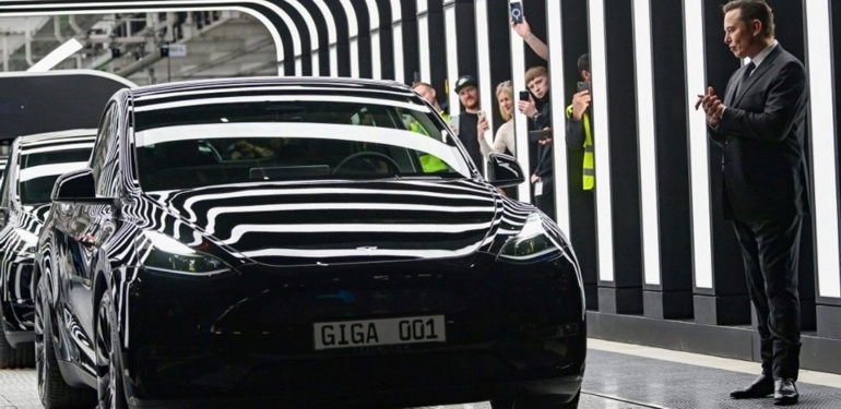 Musk’ın serveti 200 milyar doların altına geriledi
