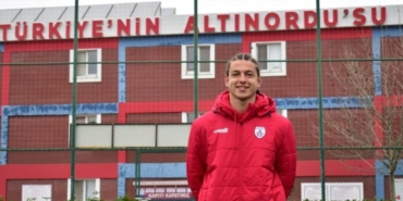 polonya-ligi'nde-oynayan-enis-destan'dan-genclere-tavsiye