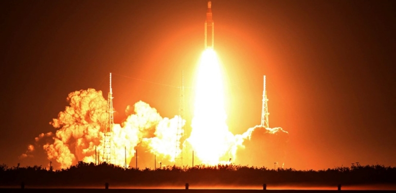 NASA, Artemis 1 roketini fırlattı