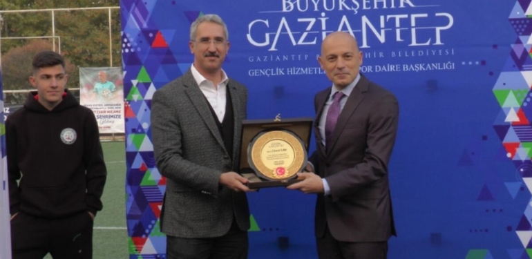 Jübile yapacak Cüneyt Çakır'a Gaziantep'te plaket
