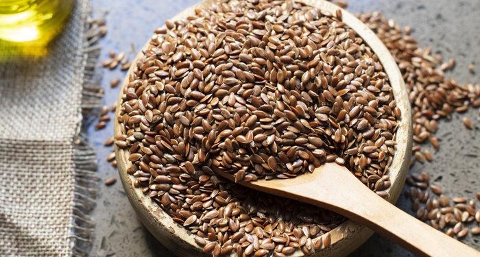 keten-tohumu-ne-kadar-tuketilmeli,-yogurtla-nasil-hazirlanir?-cig-keten-tohumu-ogutulmeden-yenir-mi,-zayiflatir-mi?