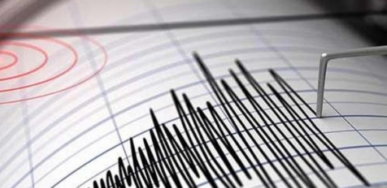 Endonezya'da 6.9 büyüklüğünde deprem