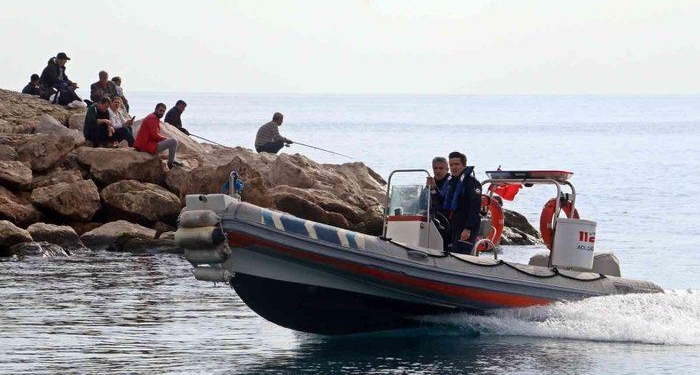 30 metrelik falezlerden düşme ihbarı deniz polisini alarma geçirdi