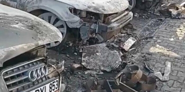 oto-galeride-cikan-yanginda-6-arac-kullanilamaz-hale-geldi