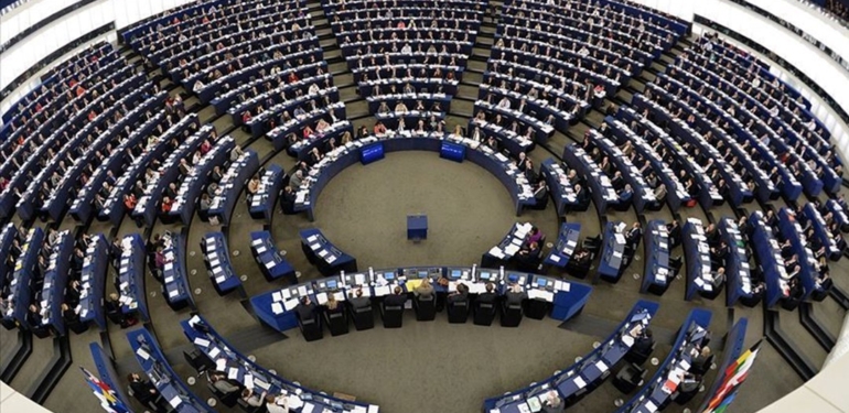Avrupa Parlamentosu, Ukrayna’ya 18 milyar euroluk krediyi onayladı