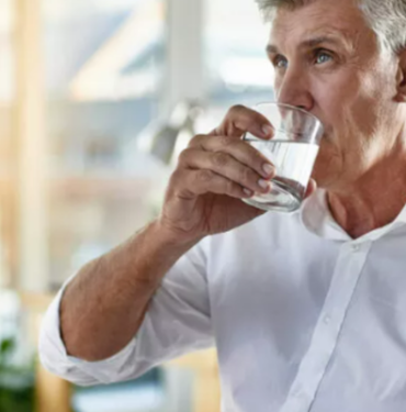 yillardir-yanlis-biliyormusuz!-bilimsel-arastirmalara-gore-gunde-2-litre-su-icmek…