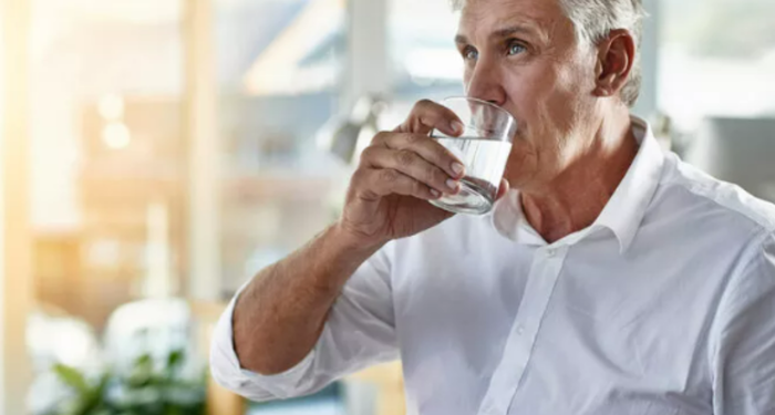 Yıllardır yanlış biliyormuşuz! Bilimsel araştırmalara göre günde 2 litre su içmek…