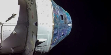 orion-uzay-aracindan-ay’in-uzak-tarafinda-selfie