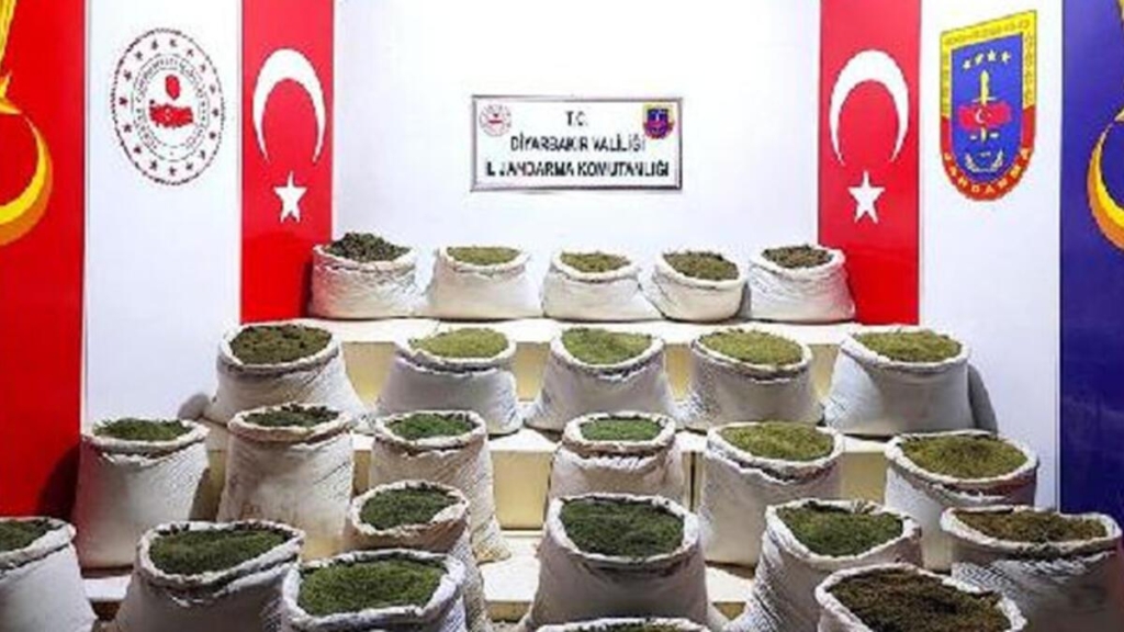 diyarbakir'da-teror-orgutune-operasyon;-572-kilo-'esrar'-ele-gecirildi