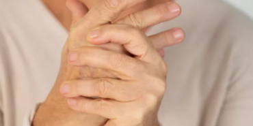 hemen-deneyin!-kucuk-parmaginizda-bu-hareketi-yapamiyorsaniz-inme-ve-alzheimer-riski-ile-karsi-karsiyasiniz