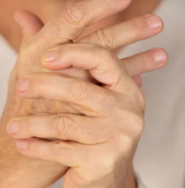 hemen-deneyin!-kucuk-parmaginizda-bu-hareketi-yapamiyorsaniz-inme-ve-alzheimer-riski-ile-karsi-karsiyasiniz