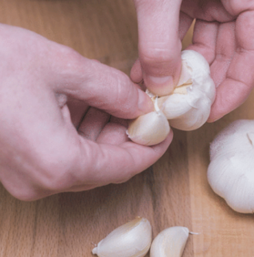 korelilerin-buyuk-iyilesme-sirri!-bas-parmaginiza-sarimsak-sarip-bekleyin…-olacaklara-inanamayacaksiniz