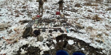 hakkari'de-teroristlere-ait-silah,-muhimmat-ve-patlayici-ele-gecirildi