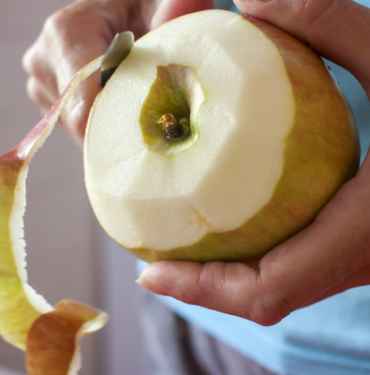 cope-atanlar-bin-pisman!-elma-kabugunun-vucuda-faydalari-duyanlari-sasirtiyor