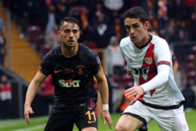 galatasaray'da-yunus-akgun-imzayi-atiyor