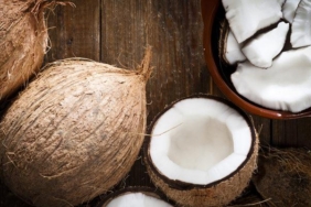 hindistan-cevizi-nasil-tuketilir,-faydalari-nelerdir?-cig-hindistan-cevizi-nasil-yenir,-gunde-ne-kadar-tuketilmeli?