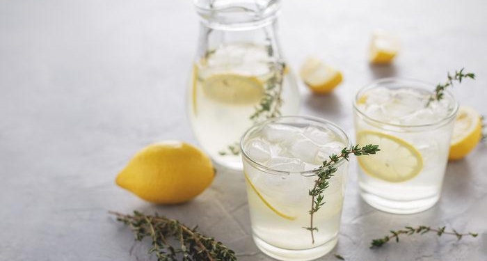 kekik-suyu-nasil-tuketilir,-damitma-kekik-suyu-nasil-kullanilir?-kekik-suyu-ne-kadar-sure-icilmeli,-neye-iyi-gelir?