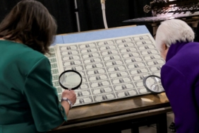 abd’de-ilk-kadin-hazine-bakani-imzali-yeni-dolarlar-basilmaya-baslandi