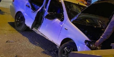 bayrampasa’da-otomobilin-carptigi-direk-yayanin-uzerine-devrildi:-1-olu