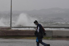 izmir-valiliginden-firtina-uyarisi