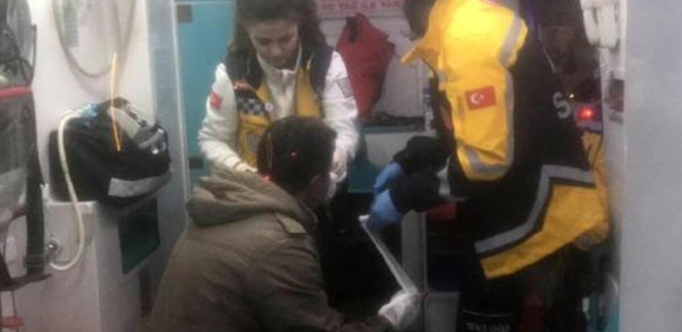 Tartıştığı mesai arkadaşının kulağını kesti