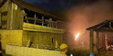 depremden-kurtardigi-esyalari-yanginda-kul-oldu