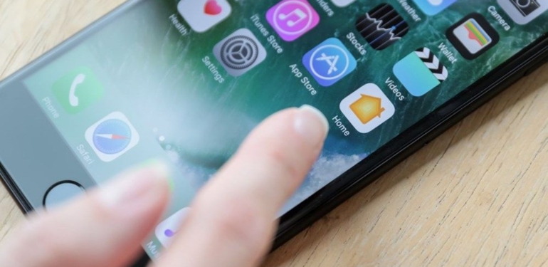 Apple, iPhone ve iPad’lerde App Store şartından vazgeçecek iddiası