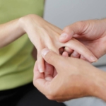 parmak-uyusmasi-neden-olur?-parmak-ve-el-uyusmasi-nasil-gecer,-nasil-tedavi-edilir?