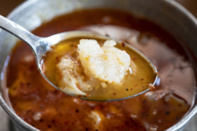 uzmanlar-uyariyor:-severek-icilen-sicak-corba-kanser-riskinizi-artiriyor