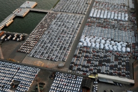 zam-korkusu-talepleri-artirdi:-otomobiller-gemideyken-satildi