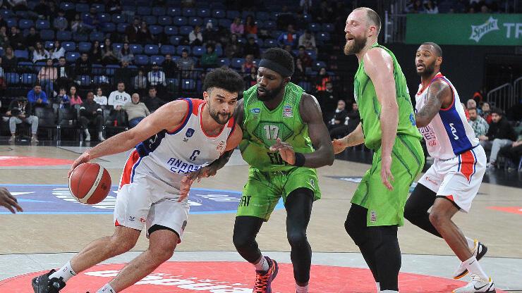 anadolu-efes'in-yildizlari-maci-birakip-penaltilari-izledi