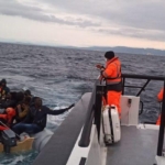 izmir-aciklarinda-59-duzensiz-gocmen-kurtarildi