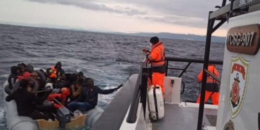 izmir-aciklarinda-59-duzensiz-gocmen-kurtarildi