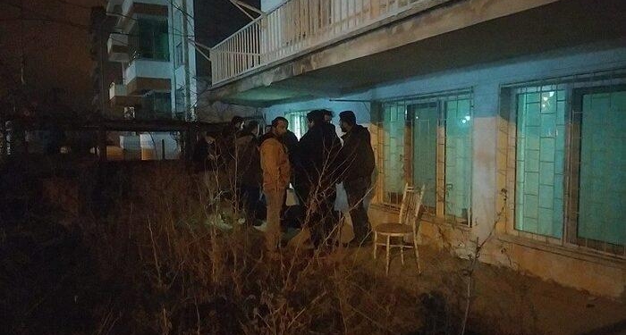Boşanma aşamasındaki eşinin evinin önünde canına kıydı