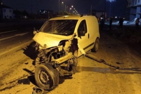 araclarin-hurdaya-dondugu-kazada-3-kisi-yaralandi