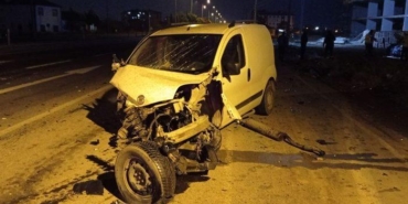 araclarin-hurdaya-dondugu-kazada-3-kisi-yaralandi