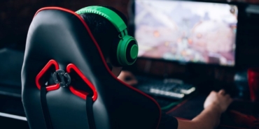 is-bilgisayarinda-275-saat-oyun-oynayan-isciye-ceza