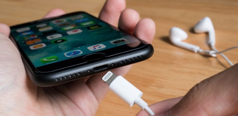 Şarj aleti olmadan iPhone satan Apple’a para cezası