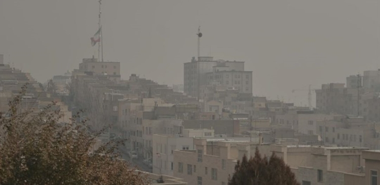 İran’da hava kirliliği nedeniyle birçok kentte eğitime ara verildi