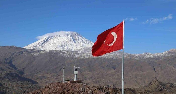 Terörden arındırılan Ağrı Dağı’nın eteğine kurulan üs bölgesi ile çevrenin güvenliği sağlanacak