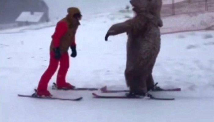 ayi-ve-penguen-ile-uludag’da-kayak-yapti,-ortaya-renkli-goruntuler-cikti