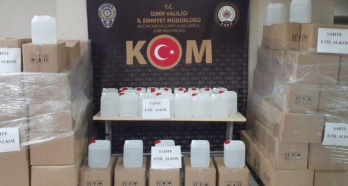 İzmir’de 1100 litre etil alkol ele geçirildi