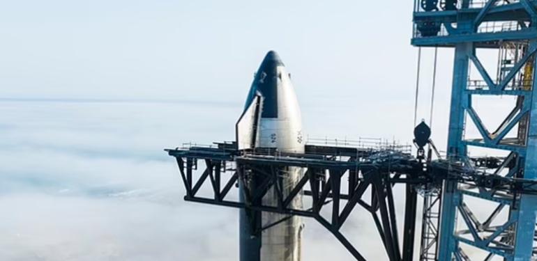 SpaceX, dünyanın en güçlü roketinin fotoğraflarını paylaştı: Fırlatılmaya hazır