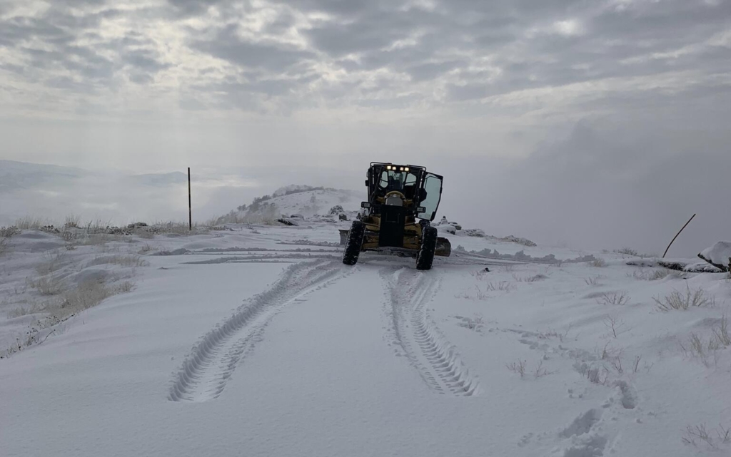 tunceli’de-kar-yagisi-nedeniyle-47-koy-yolu-ulasima-kapandi