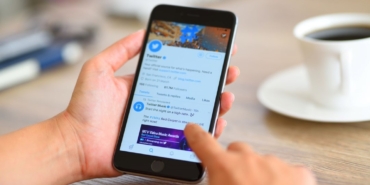 twitter,-kus-heykelini-ve-diger-ofis-mobilyalarini-acik-artirmaya-cikardi
