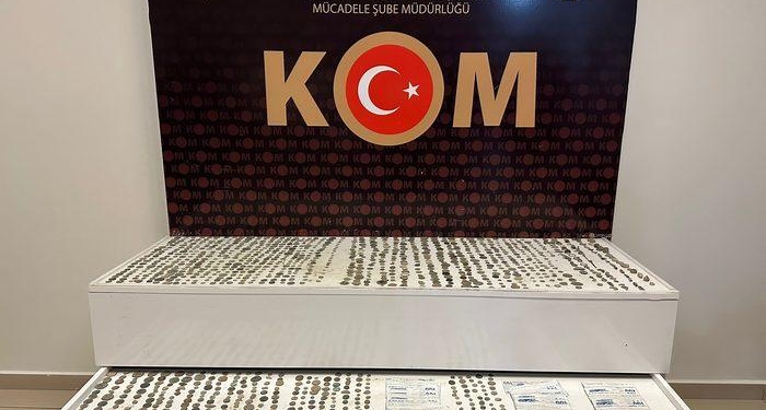 Konya’da tarihi eser kaçakçılığı operasyonunda 1460 sikke ele geçirildi