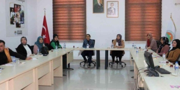 toroslar’da-cocuklar-atolyede,-aileler-egitimde