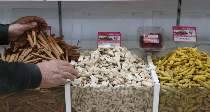 Hastalıktan korunmak isteyenler aktara koşuyor! Şifa kaynağının fiyatı iki katı arttı