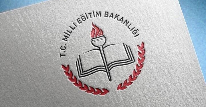 Okullar ne zaman açılacak, 15 tatil ne zaman bitecek? Pazartesi okul var mı?