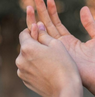 ‘isaret-parmagi-yuzuk-parmagindan-uzun-olanlarda…’-uzman-isimden-onemli-uyari